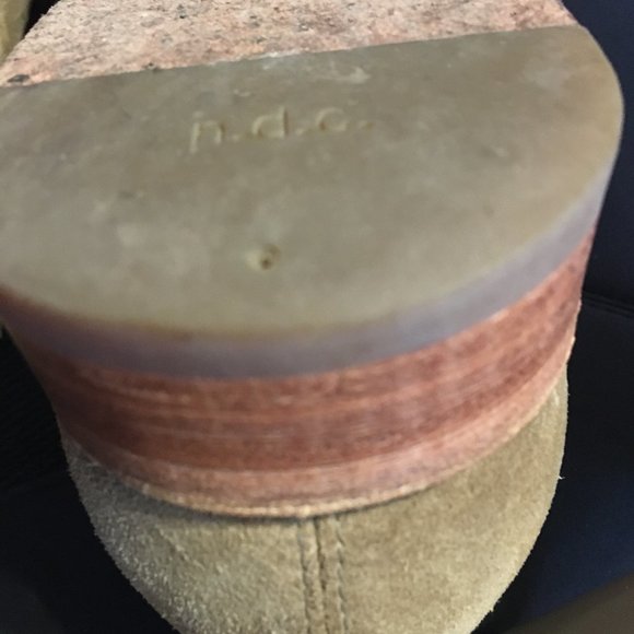 Men’s suede oxfords, lightly used. main image 3